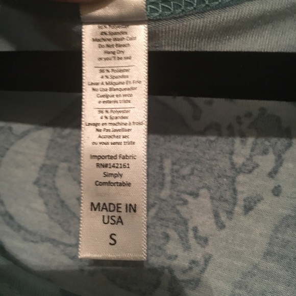 Size Small LuLaRoe Classic T - Picture 3 of 3